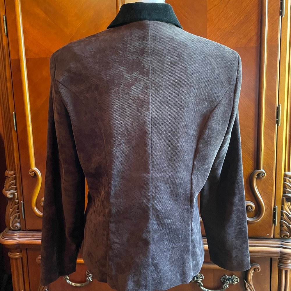 "Jessica Howard" Skirt Suit, Size 14; fits like a 12. - Picture 3 of 7